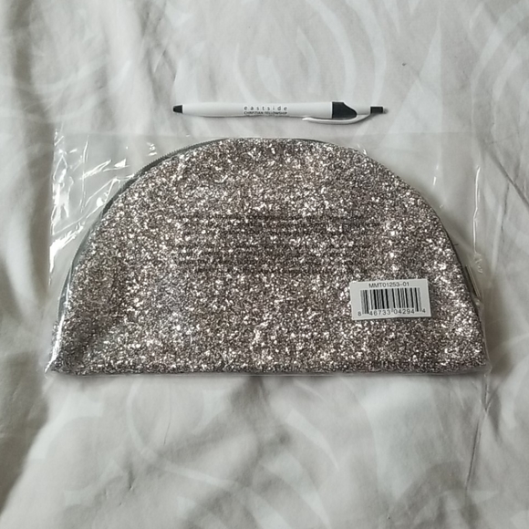 Makeup Bag - Picture 2 of 3